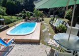 Casa com Piscina, Frente para Área Verde e Rua Sem