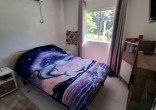 Casa com Piscina, Frente para Área Verde e Rua Sem