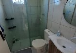 Casa com Piscina, Frente para Área Verde e Rua Sem