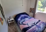 Casa com Piscina, Frente para Área Verde e Rua Sem