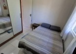 Casa com Piscina, Frente para Área Verde e Rua Sem
