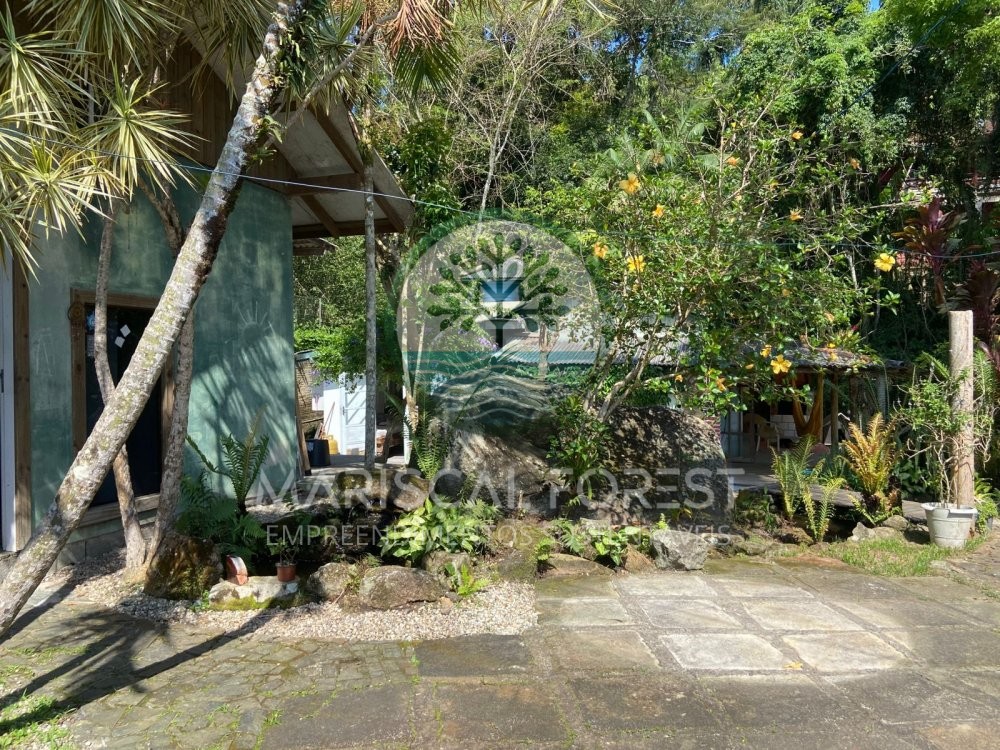 Casa charmosa cercada pela natureza no Z Amndio,