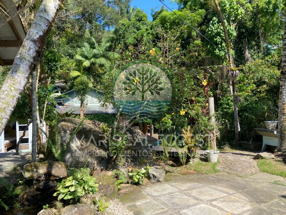 Casa charmosa cercada pela natureza no Z Amndio,