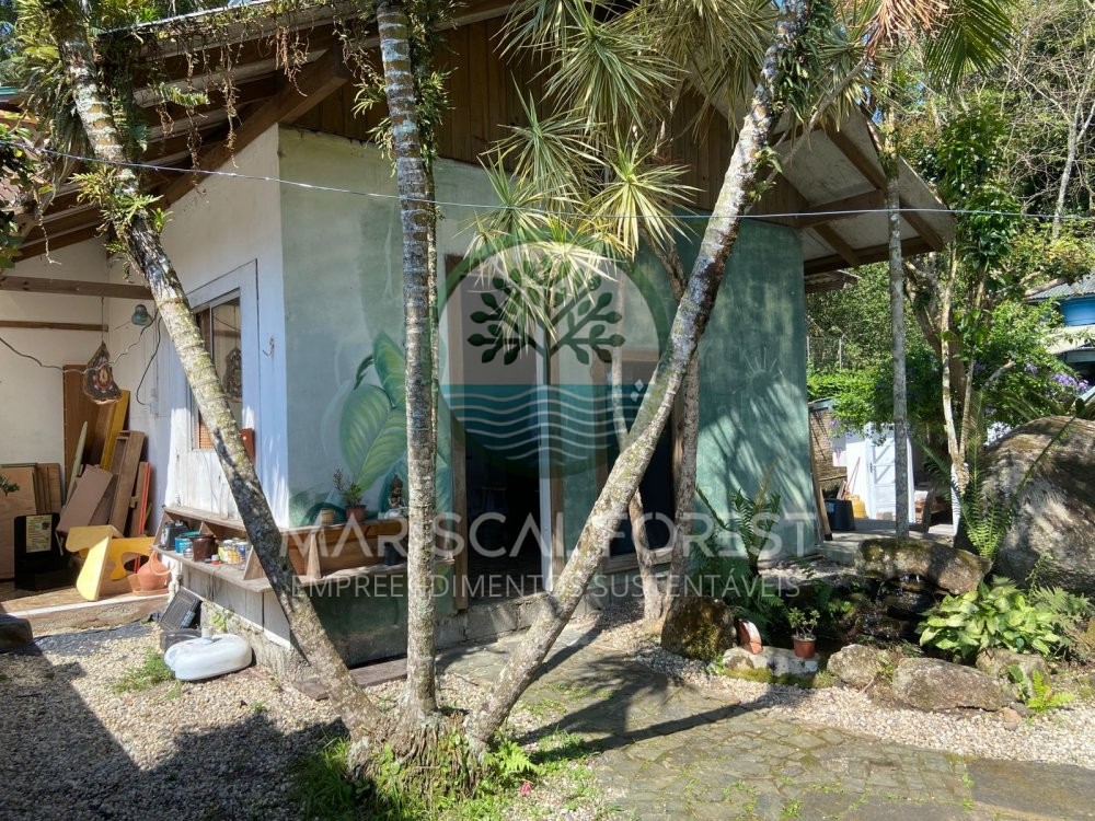 Casa charmosa cercada pela natureza no Z Amndio,