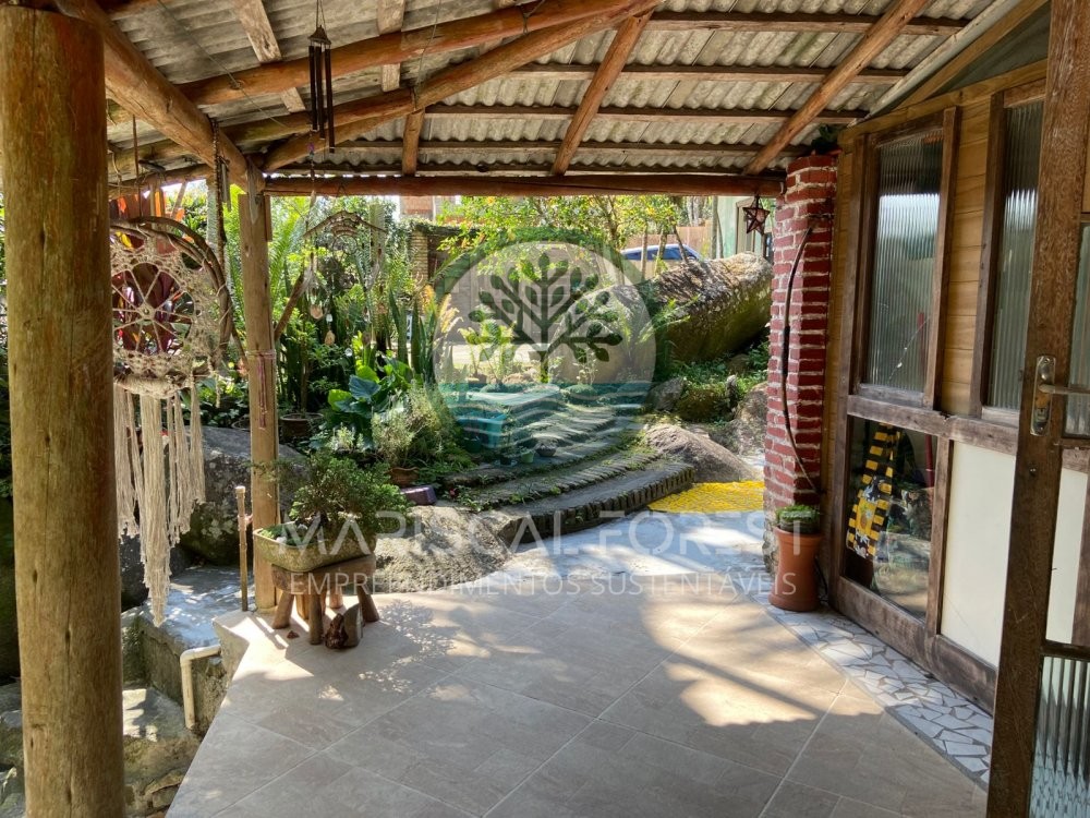 Casa charmosa cercada pela natureza no Z Amndio,