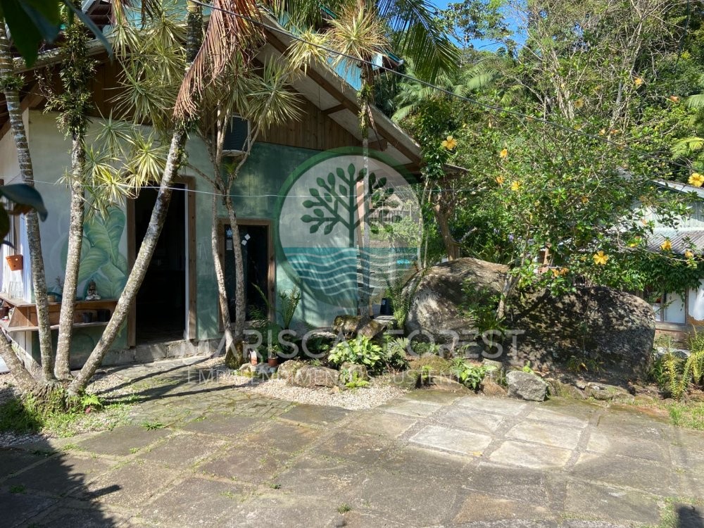 Casa charmosa cercada pela natureza no Z Amndio,