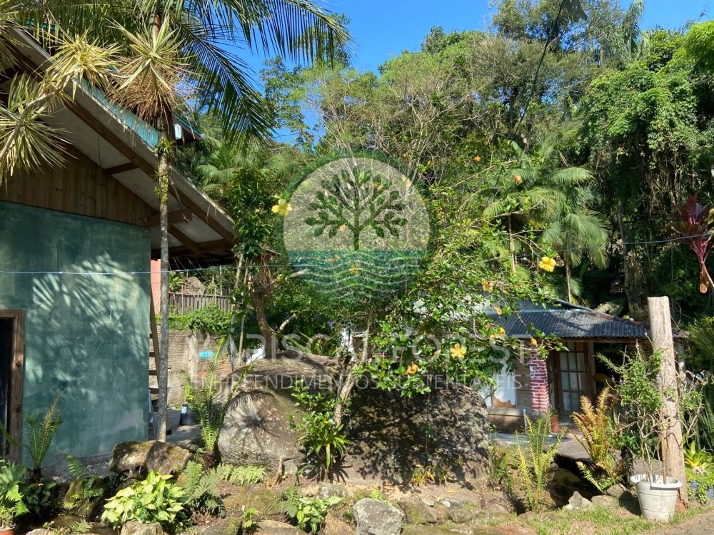 Casa charmosa cercada pela natureza no Z Amndio,