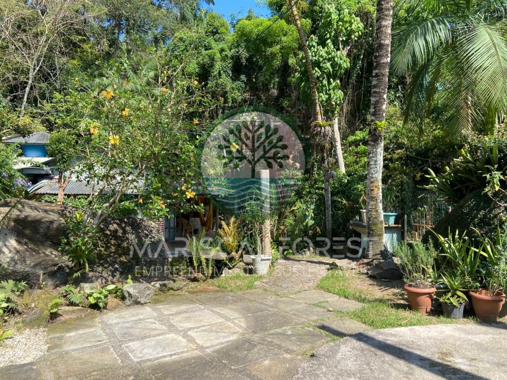 Casa charmosa cercada pela natureza no Z Amndio,