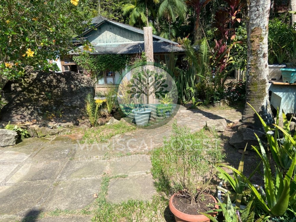 Casa charmosa cercada pela natureza no Z Amndio,