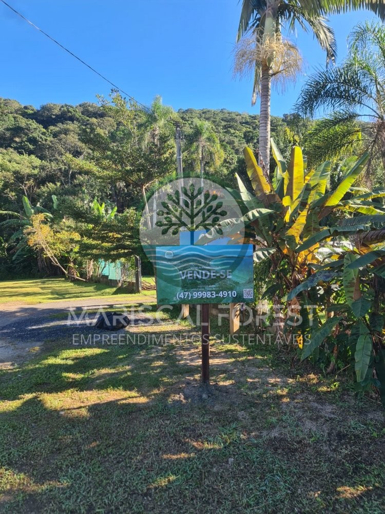 Casa com Caracter�sticas de S�tio � Venda no Maris