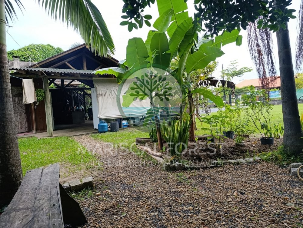 Casa com Caracter�sticas de S�tio � Venda no Maris
