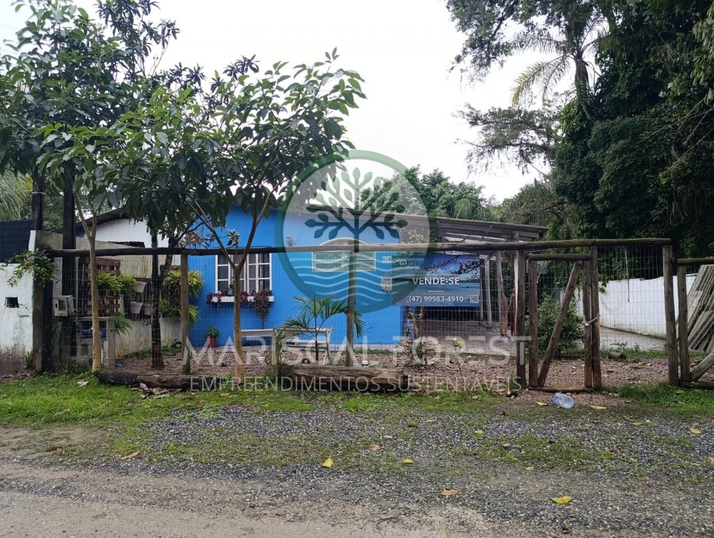 Casa � Venda no Mariscal com Jardim e Quadra de Ba