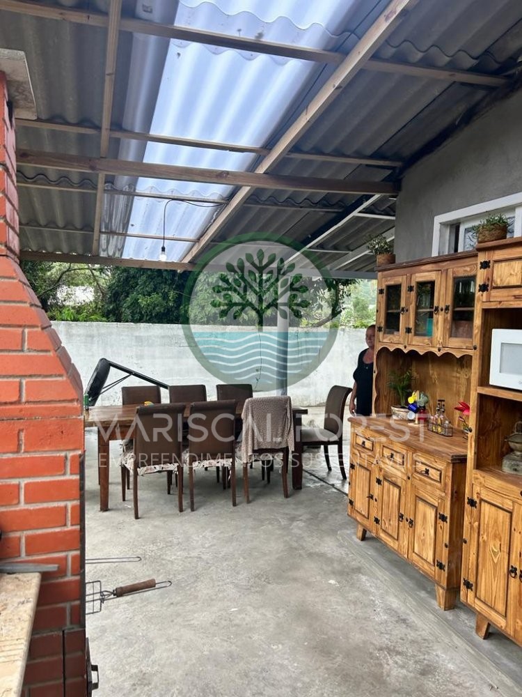 Casa � Venda no Mariscal com Jardim e Quadra de Ba