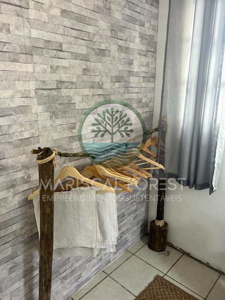 Casa � Venda no Mariscal com Jardim e Quadra de Ba
