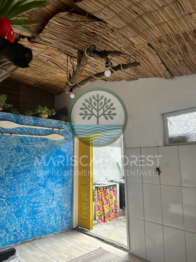 Casa � Venda no Mariscal com Jardim e Quadra de Ba