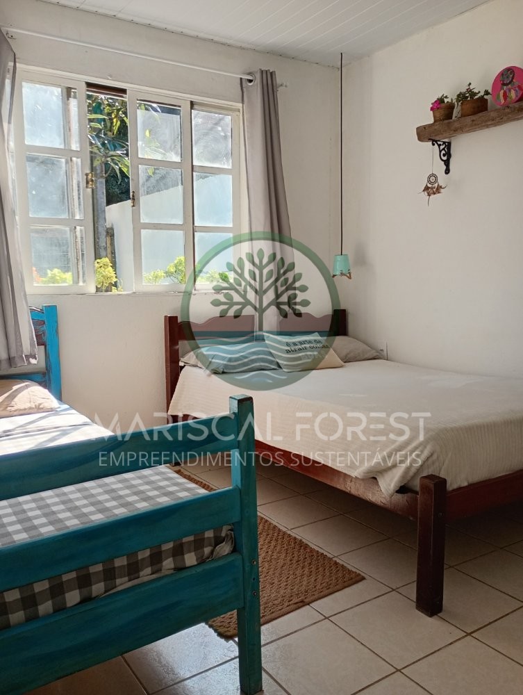 Casa � Venda no Mariscal com Jardim e Quadra de Ba