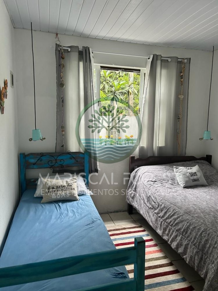 Casa � Venda no Mariscal com Jardim e Quadra de Ba