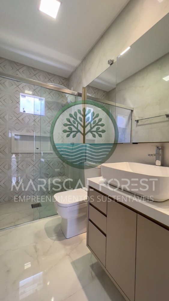 Casa T�rrea � Venda no Mariscal a 350m da Praia