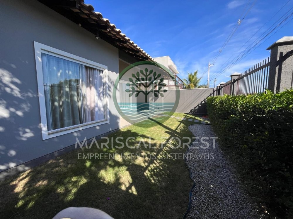 Casa T�rrea � Venda no Mariscal a 350m da Praia