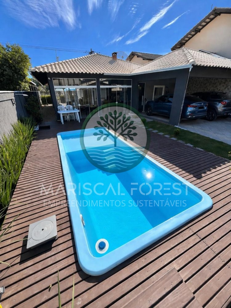 Casa T�rrea � Venda no Mariscal a 350m da Praia