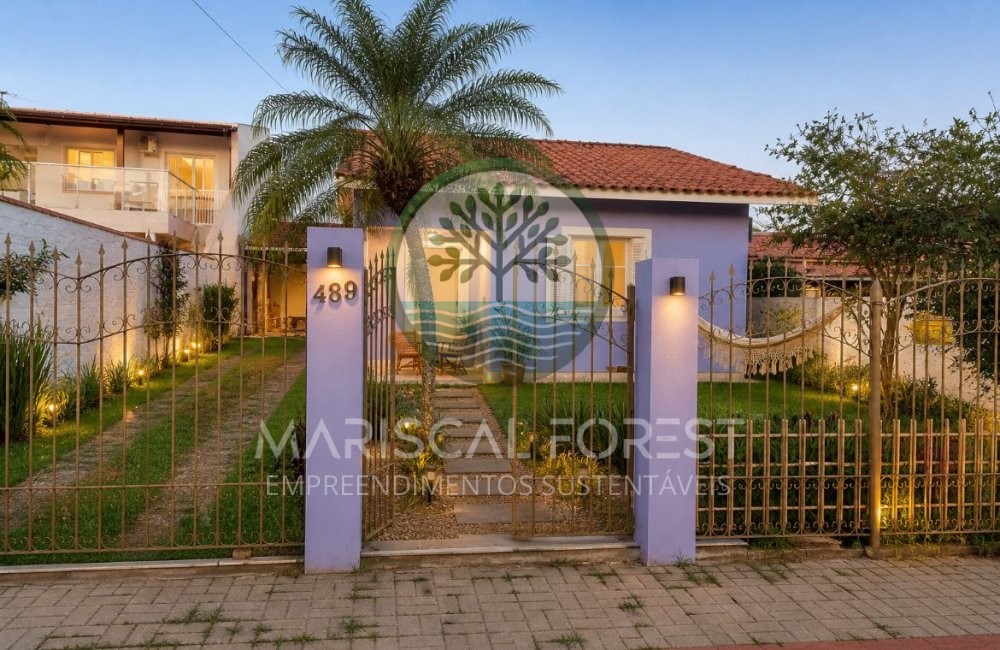 Casa � Venda em Zimbros a 400 Metros da Praia