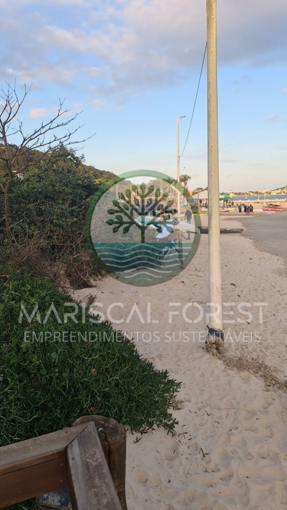 Casa � Venda em Zimbros a 400 Metros da Praia