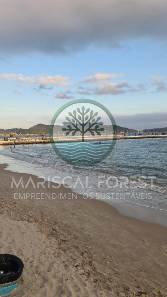 Casa � Venda em Zimbros a 400 Metros da Praia