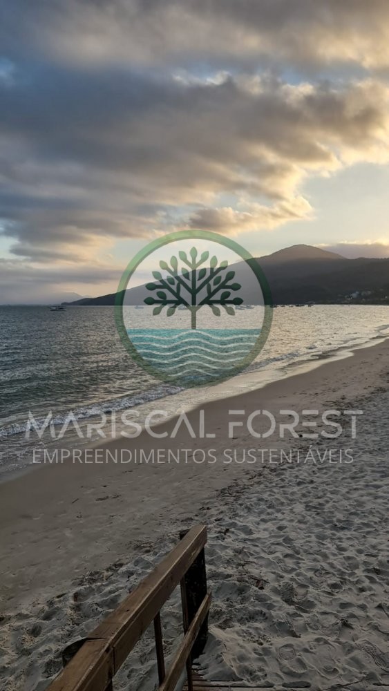 Casa � Venda em Zimbros a 400 Metros da Praia