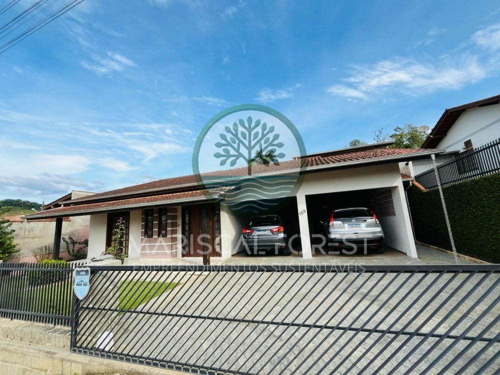 Casa � Venda em Brusque SC com 4 Quartos | 240m� |
