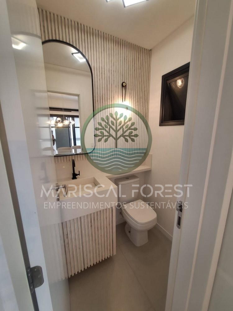 Cobertura Duplex com 3 Su�tes � Venda no Mariscal,