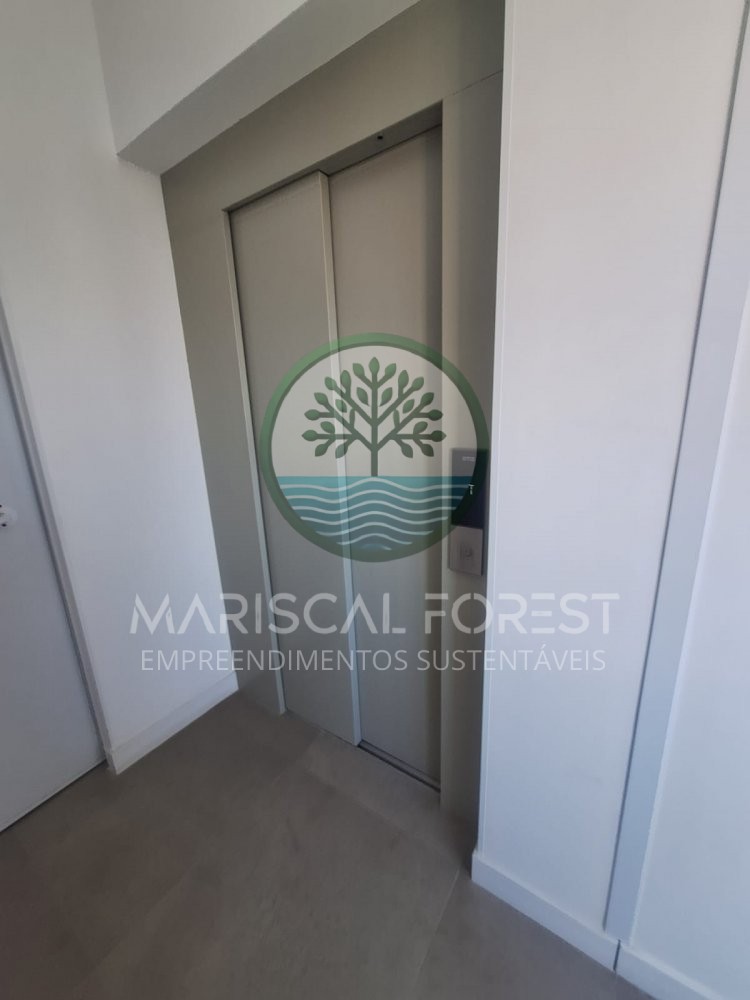 Cobertura Duplex com 3 Su�tes � Venda no Mariscal,