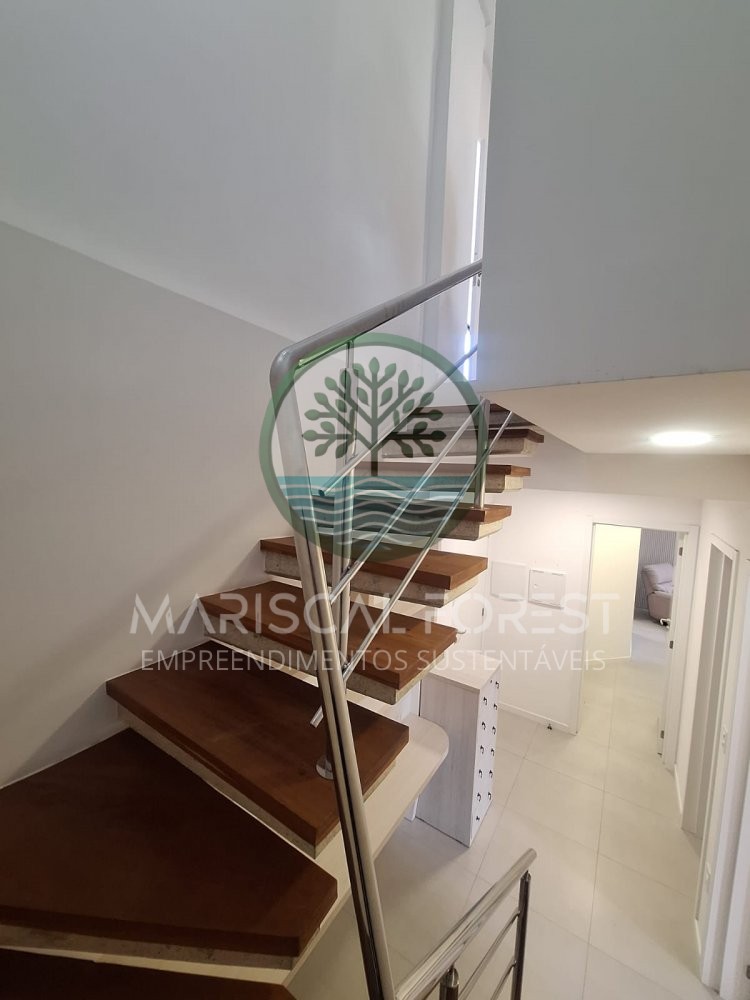 Cobertura Duplex com 3 Su�tes � Venda no Mariscal,