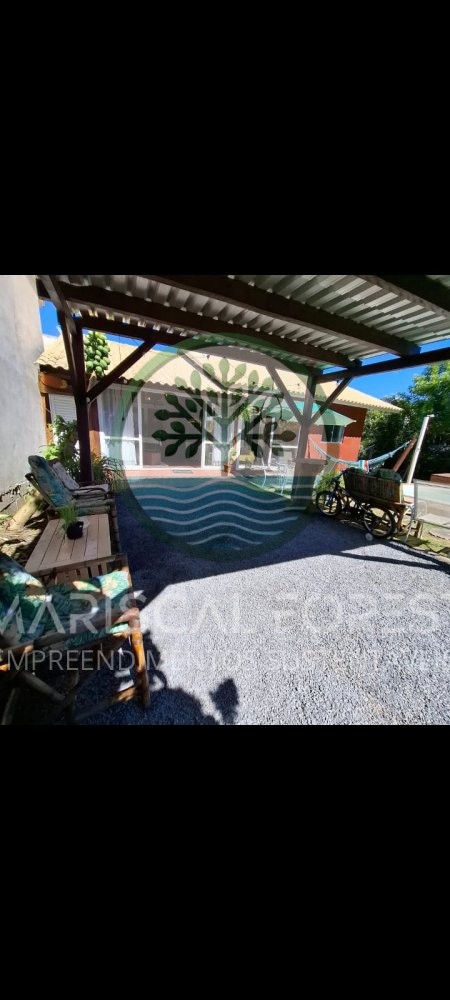 Casa com Piscina, Frente para �rea Verde e Rua Sem