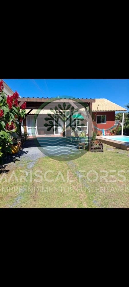Casa com Piscina, Frente para �rea Verde e Rua Sem