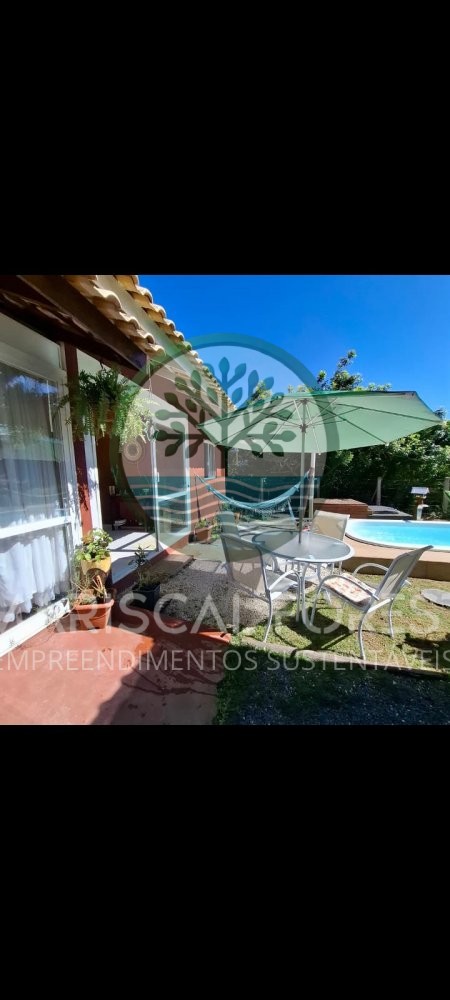 Casa com Piscina, Frente para �rea Verde e Rua Sem