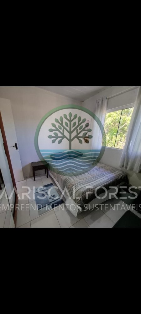 Casa com Piscina, Frente para �rea Verde e Rua Sem