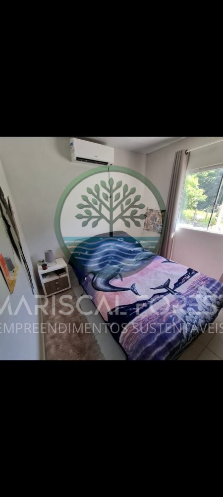 Casa com Piscina, Frente para �rea Verde e Rua Sem