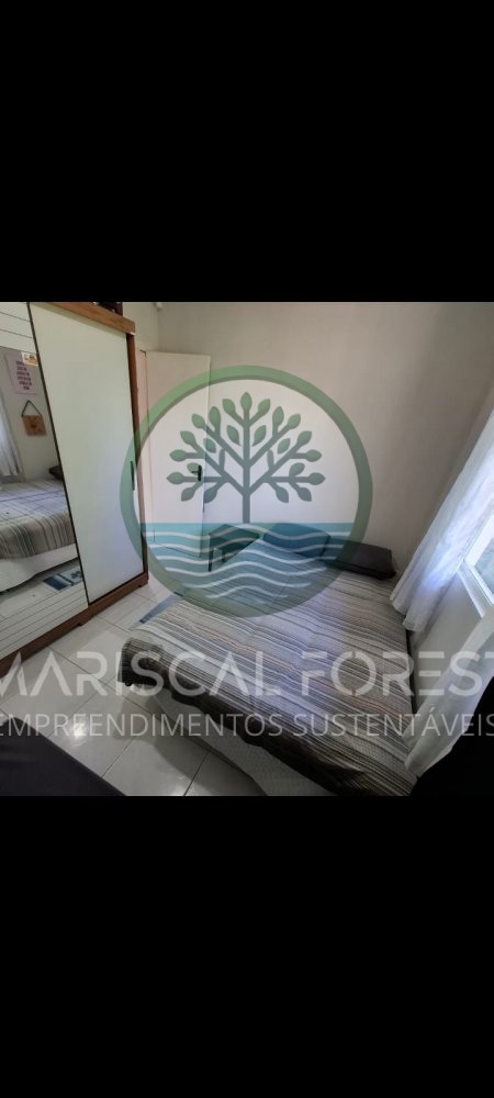 Casa com Piscina, Frente para �rea Verde e Rua Sem