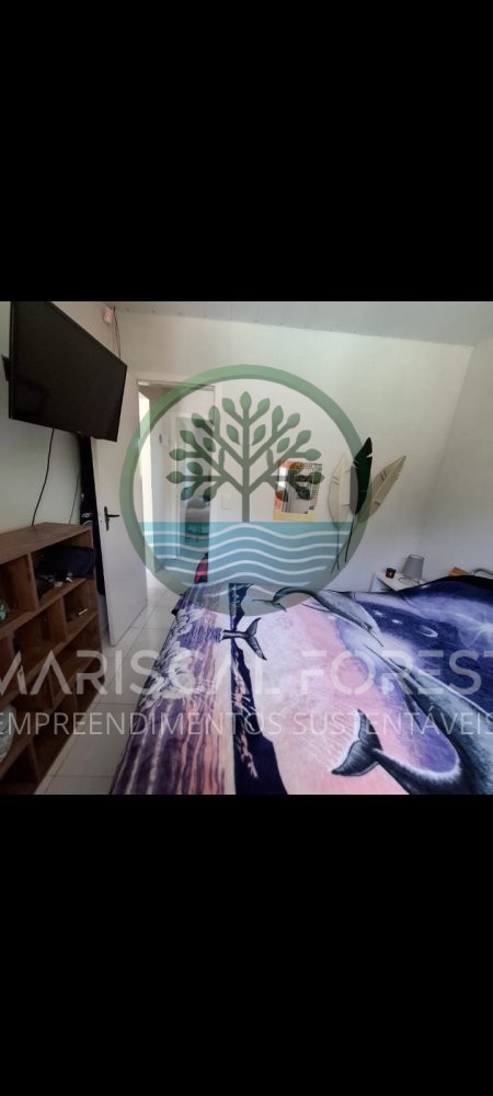 Casa com Piscina, Frente para �rea Verde e Rua Sem