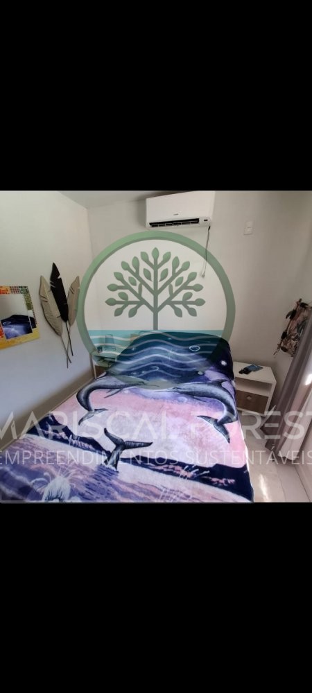 Casa com Piscina, Frente para �rea Verde e Rua Sem