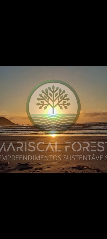 Casa com Piscina, Frente para �rea Verde e Rua Sem