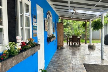 Casa � Venda no Mariscal com Jardim e Quadra de Ba