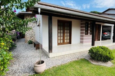 Casa � Venda em Brusque SC com 4 Quartos | 240m� |