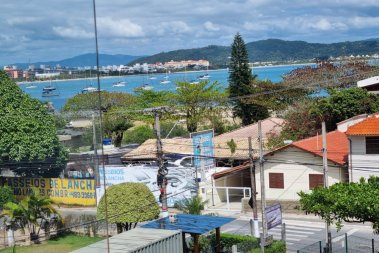 Apartamento em Jurer� Leste com Vista para o Mar |